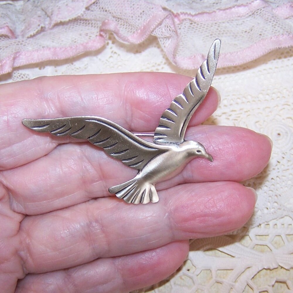 BEAU Sterling Silver Pin Brooch - Jonathon Livingston Seagull